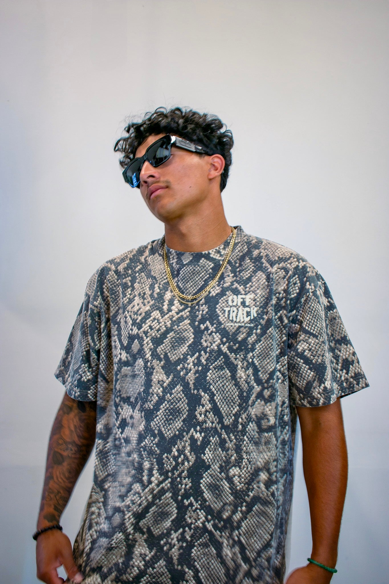 OFF TRACK RATTLE TEE - SNAKE PRINT