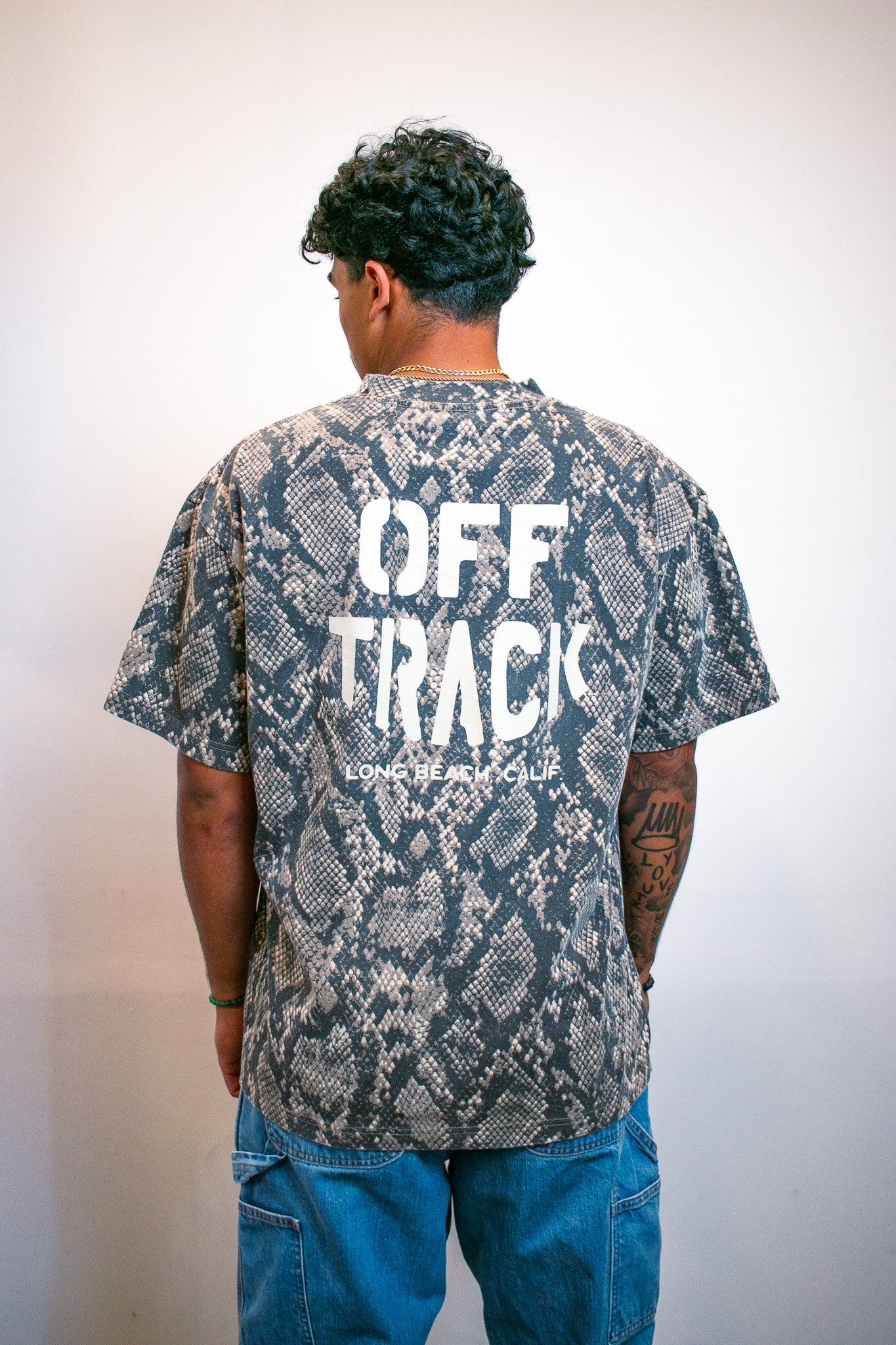 OFF TRACK RATTLE TEE - SNAKE PRINT