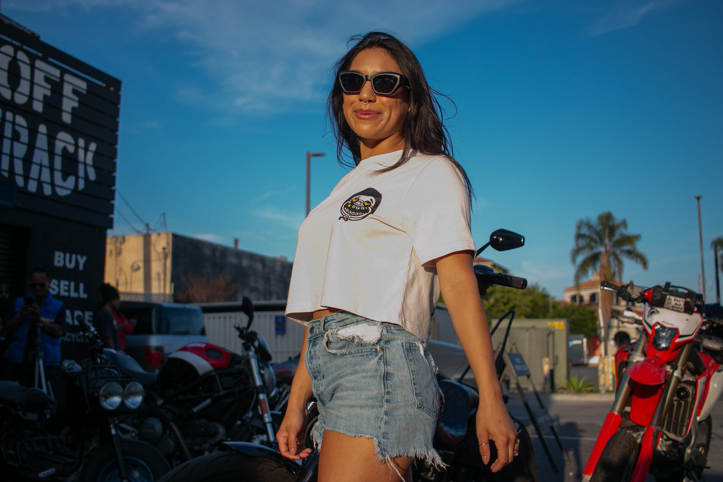 OFF TRACK WOMENS SMOKED CHOP CROP TEE - Bone