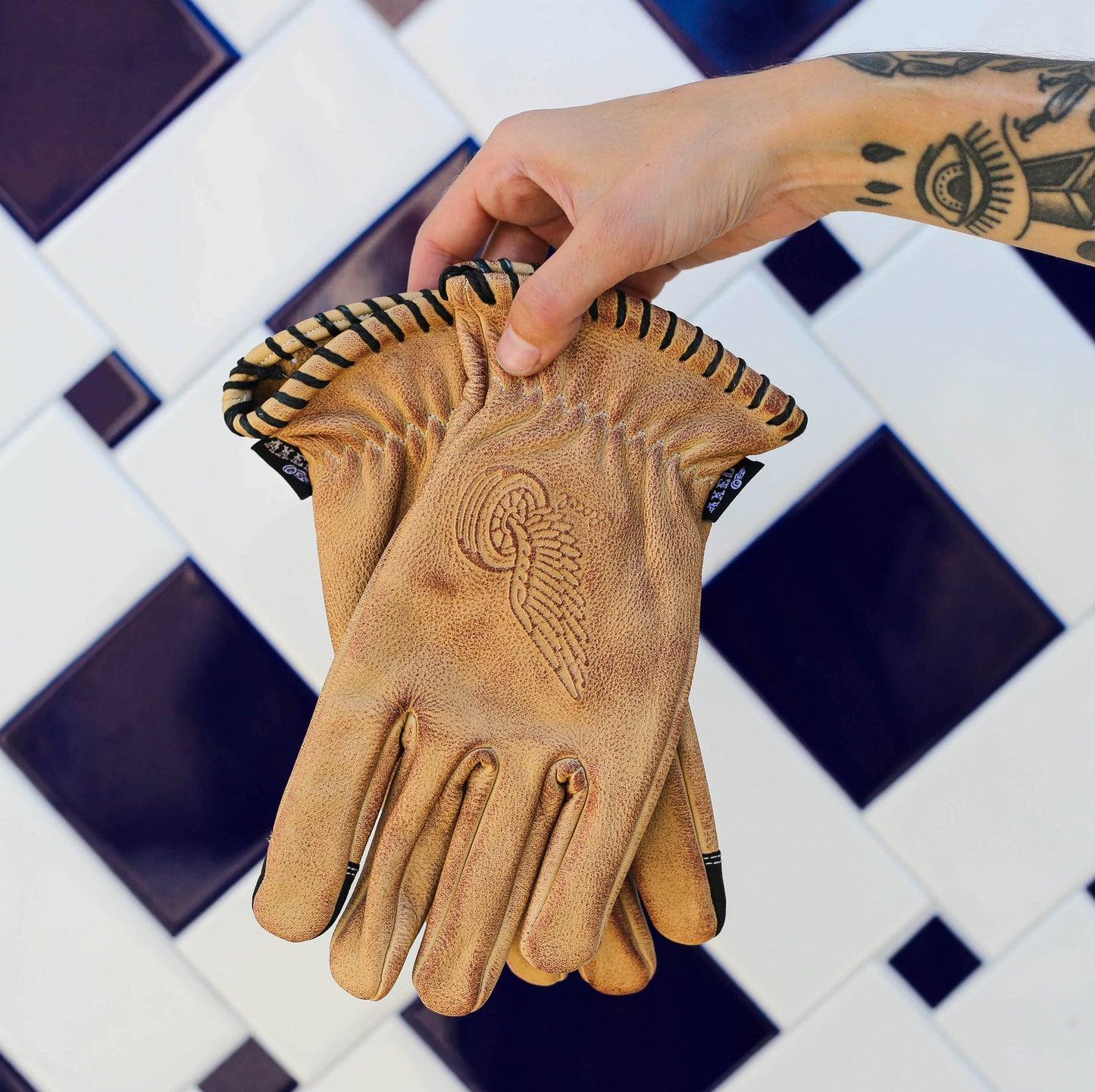 AXEL CO. Waxed Cowhide Glove - Tan