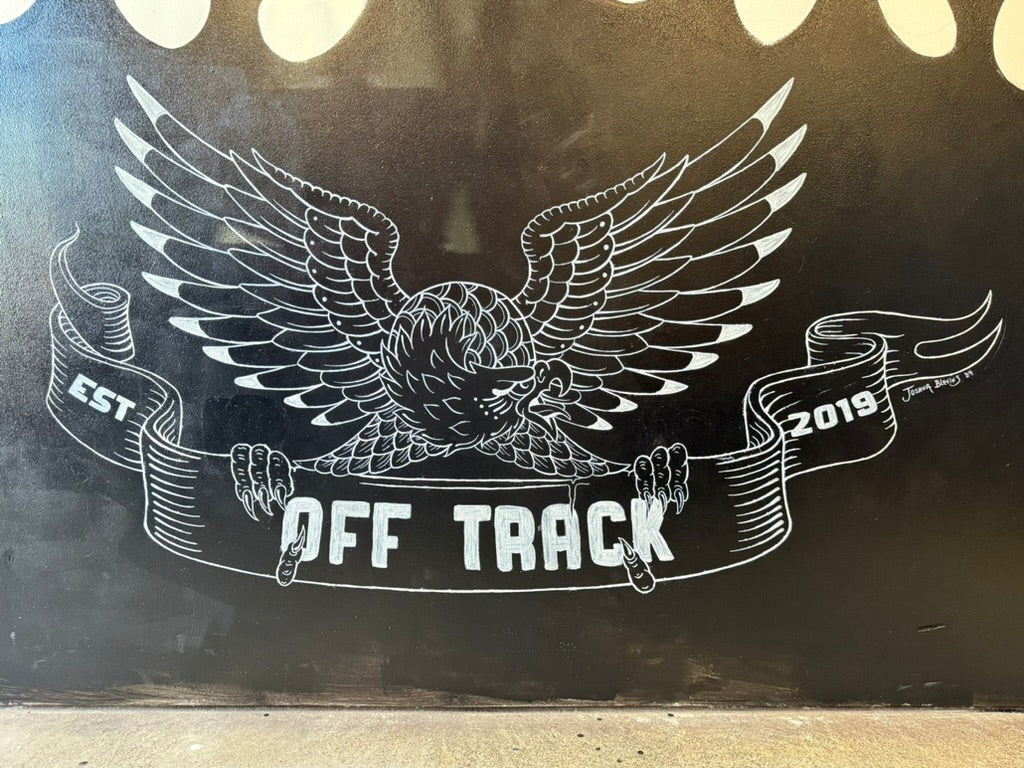 OFF TRACK SLICK EAGLE TEE - Faded Black