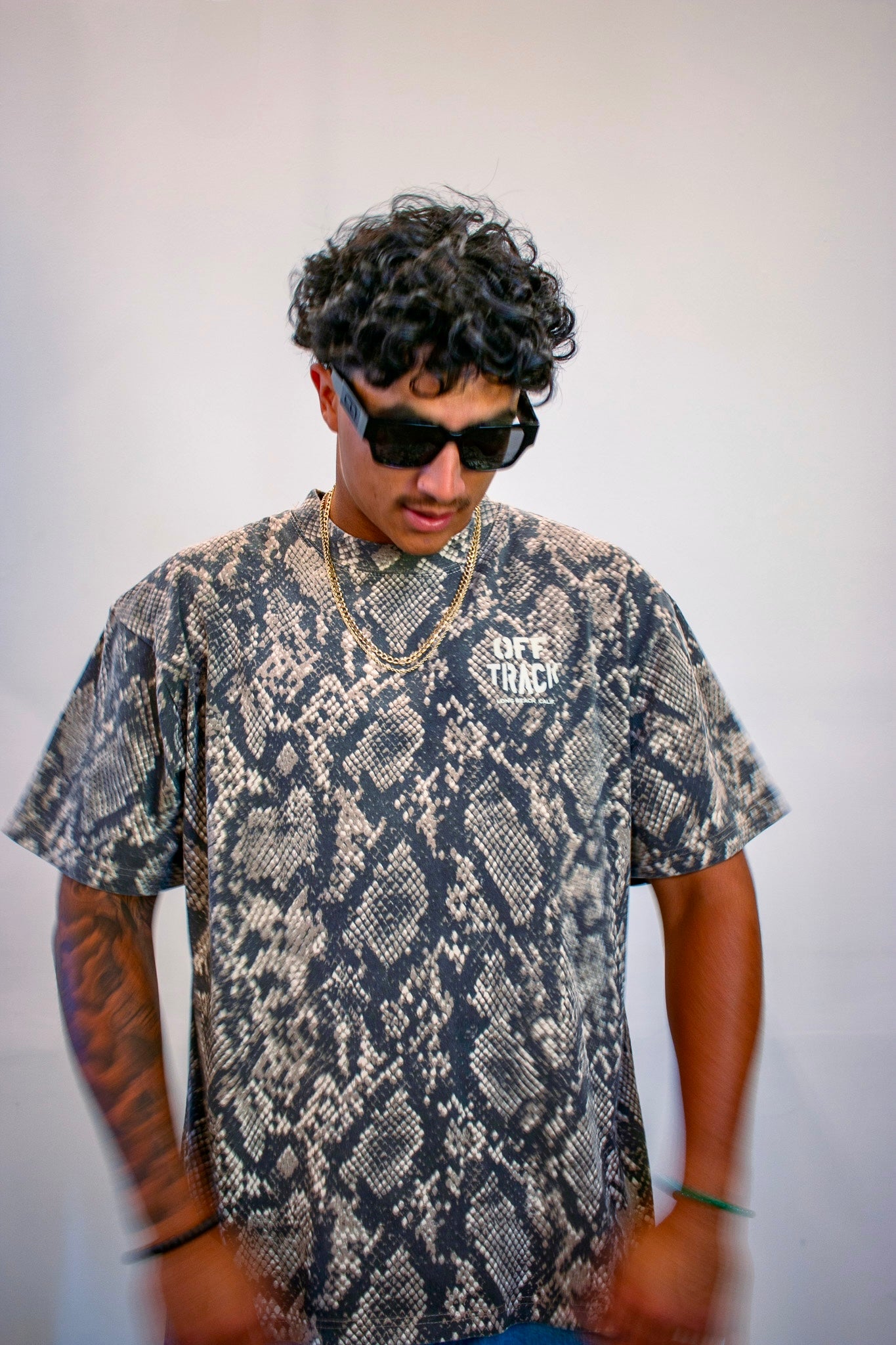 OFF TRACK RATTLE TEE - SNAKE PRINT